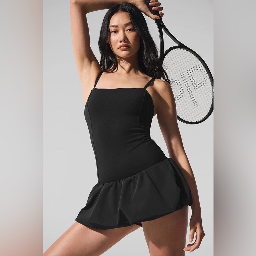 Alo yoga airbrush love match tennis dress in black